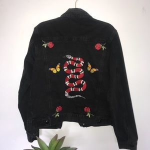 Embroidered Denim Jacket 🌹